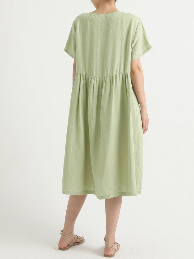 Lässiges, plissiertes, lockeres Kleid aus Leinen mit kurzen Ärmeln