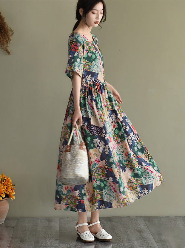 Kurzärmliges lockeres Sommerkleid mit Blumendruck