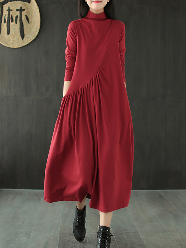 Einfarbiges, drapiertes Kleid mit hohem Ausschnitt